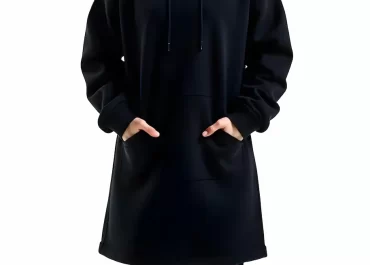 Polerón negro largo tipo canguro con capucha